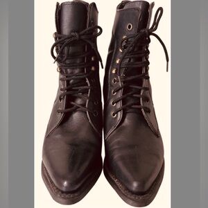 * SALE * Vintage Leather lace-up Woman boots